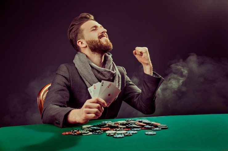 China Pools game selection showing Sic Bo, Dragon Tiger, baccarat, and roulette tables